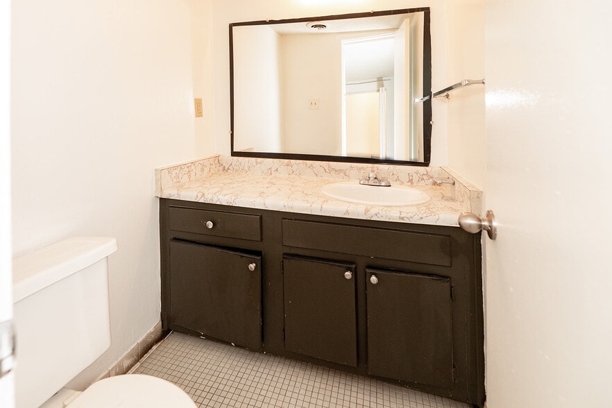 More Photos Of 2780 Raleigh-Lagrange Rd, Memphis Apartments For Sale
