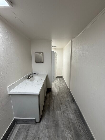 More Photos Of 729 N Frazier St, Conroe Office For Sale