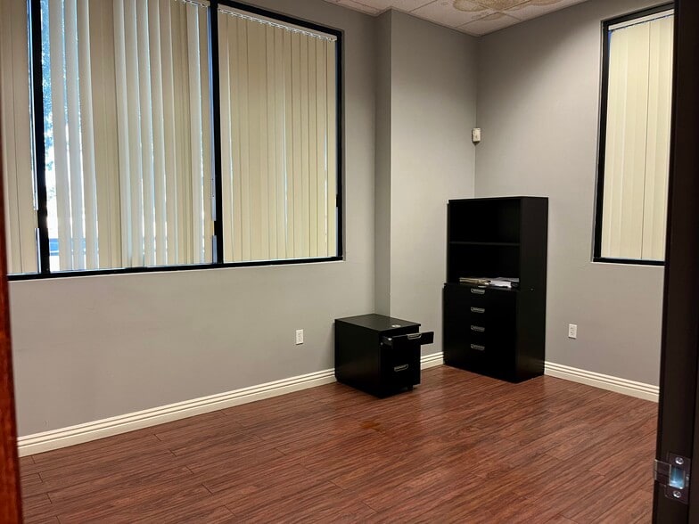 More Photos Of 6280 Spring Mountain Rd, Las Vegas Office For Sale