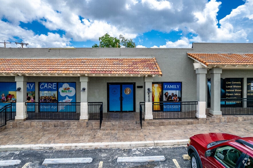 More Photos Of 4429-4455 Walzem Rd, San Antonio General Retail For Lease