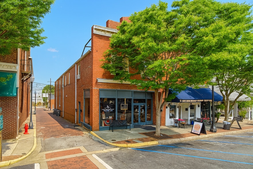 Primary Photo Of 111 W Public Sq, Laurens Storefront Retail Residential For Sale