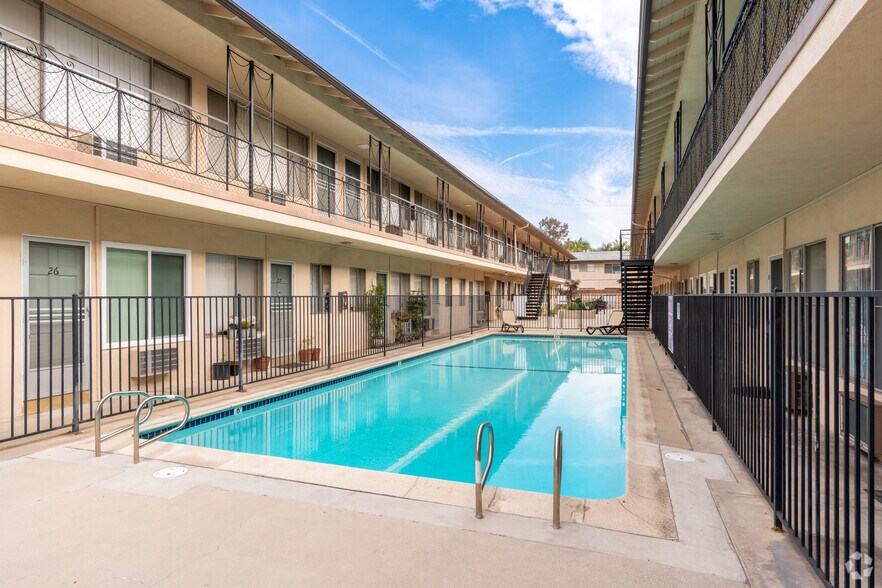 More Photos Of 618-620 W Route 66, Glendora Apartments For Sale