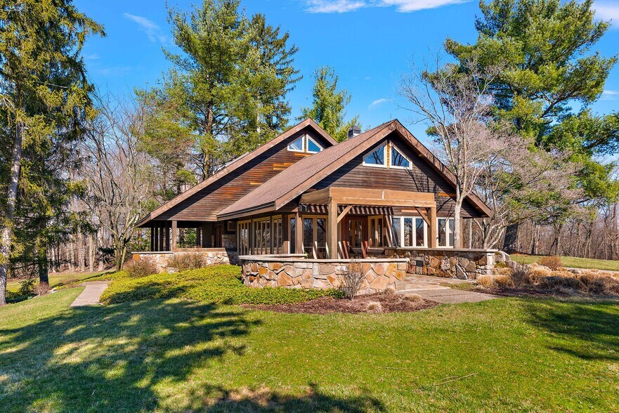 More Photos Of 1442 Coraopolis Heights Rd, Moon Township Hospitality For Sale