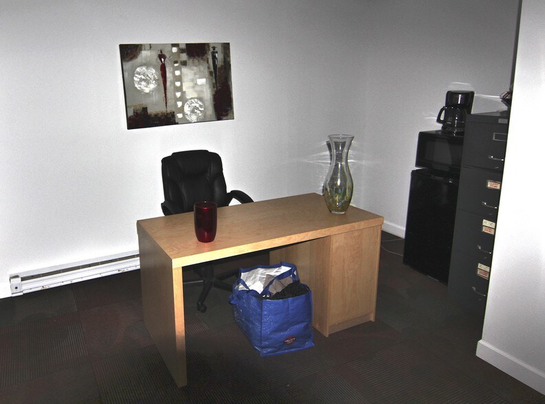 More Photos Of 4270 Main St, Bridgeport Office For Lease