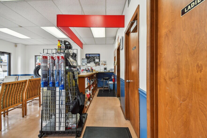 More Photos Of 2350 N Ponce De Leon Blvd, Saint Augustine Service Station For Sale