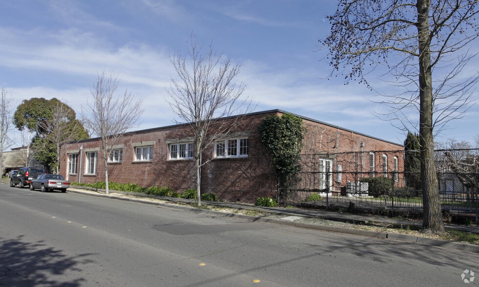More Photos Of 68 S Coombs St, Napa Unknown For Lease