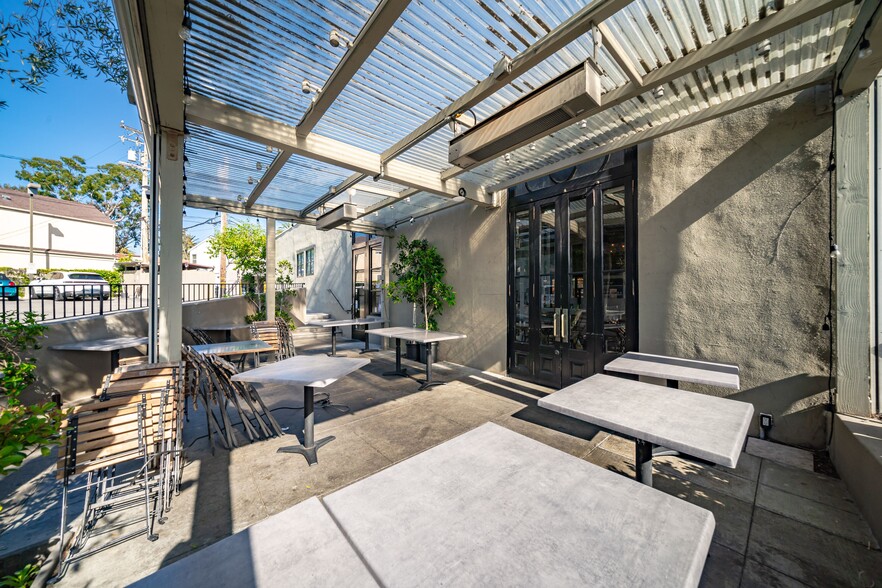 More Photos Of 3222 E Coast Hwy, Corona Del Mar General Retail For Lease