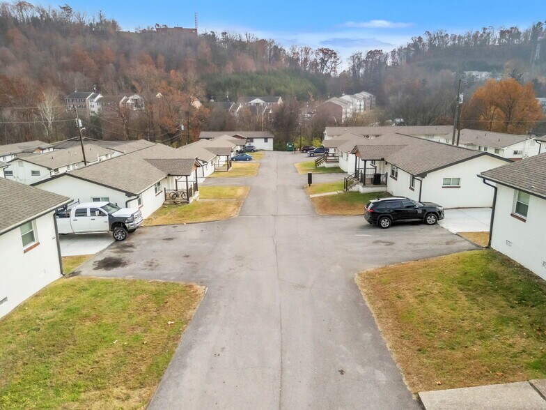 More Photos Of 1900 Dutch Valley Dr, Knoxville Multifamily For Sale