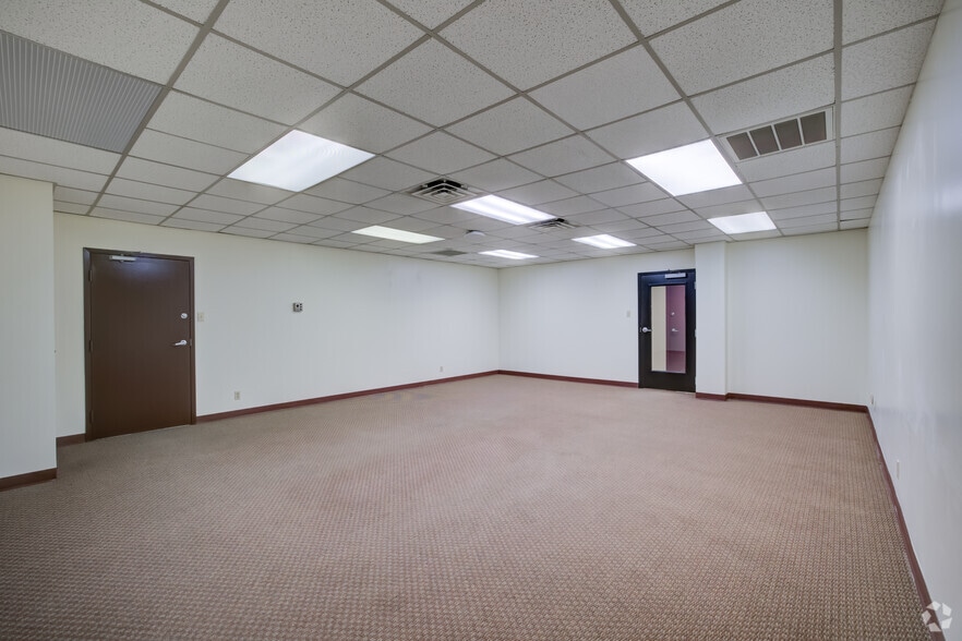 More Photos Of 333 Waller Ave, Lexington Medical For Lease