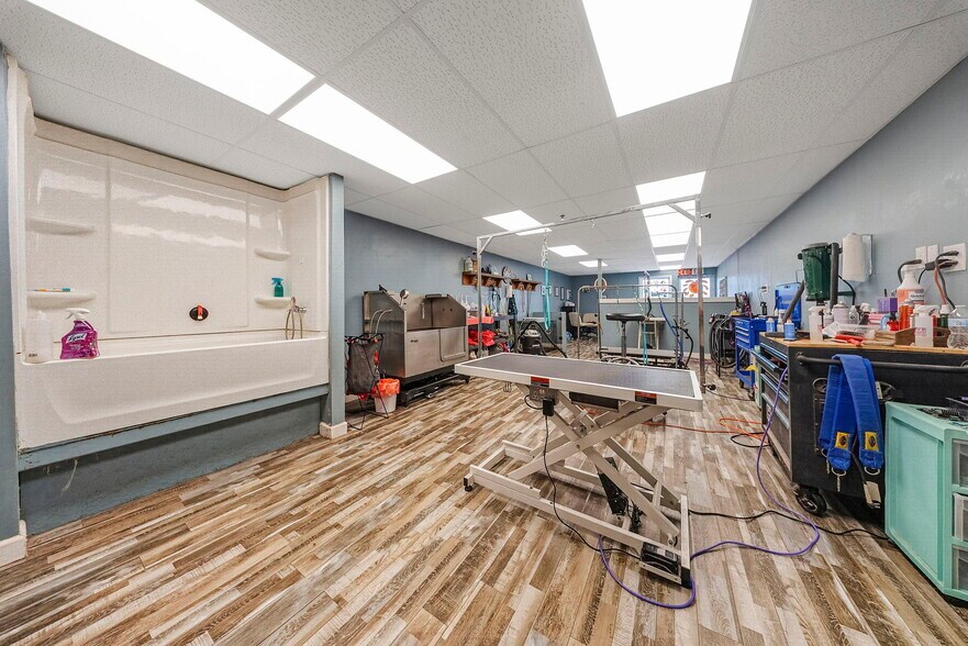 More Photos Of 848 W Johnson Dr, Terre Haute Storefront Retail Office For Sale