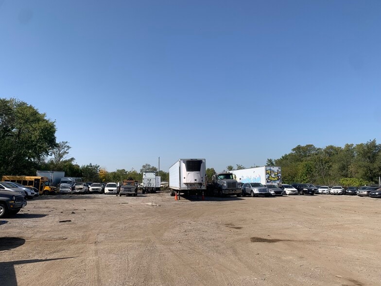 More Photos Of 16350 Crawford Ave, Markham Truck Terminal For Lease