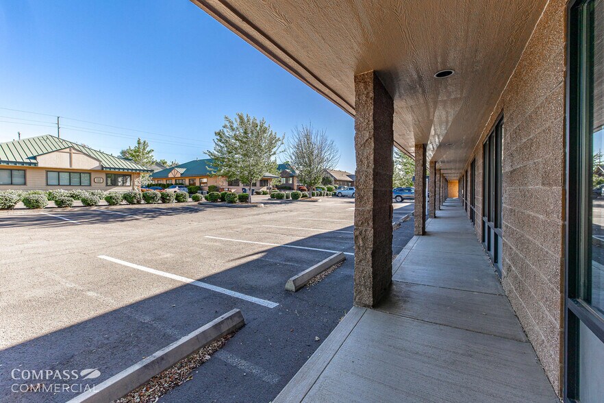 More Photos Of 2363 SW Glacier Pl, Redmond Office For Lease
