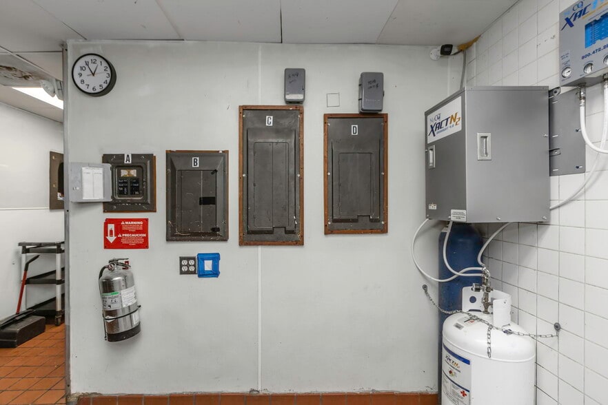 More Photos Of 2901 Tyrone Blvd, Saint Petersburg Restaurant For Sale