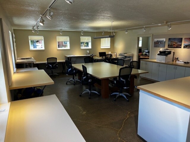 More Photos Of 725 NE 4th St, Mcminnville Flex For Lease