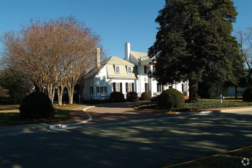 More Photos Of 11400-11500 W Huguenot Rd, Midlothian Unknown For Lease