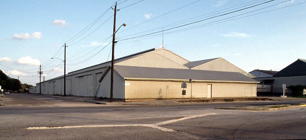 More Photos Of 1120 Lockwood Dr, Houston Unknown For Lease