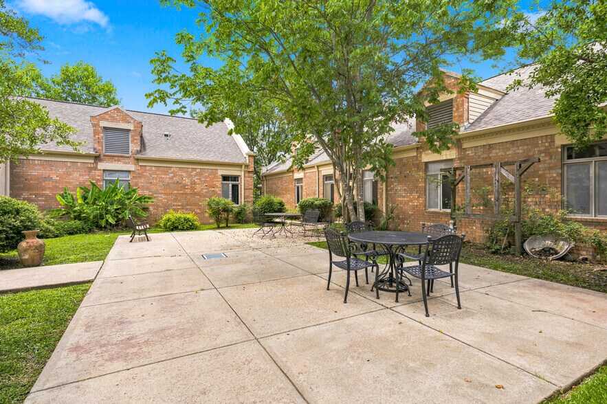 More Photos Of 450 Towne Center Blvd, Ridgeland Skilled Nursing Facility For Sale