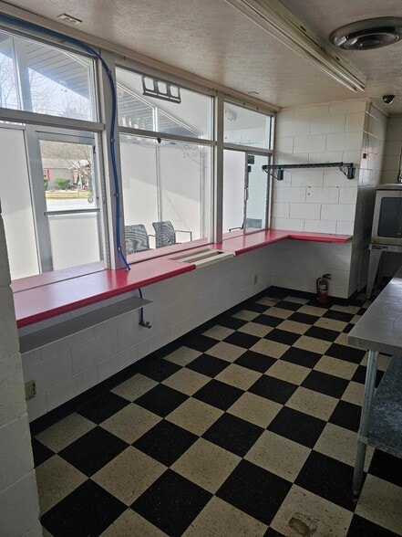 More Photos Of 178 Lakeway Dr, Russell Springs Restaurant For Sale