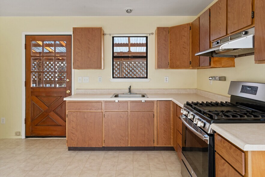 More Photos Of 18651 Old Coast Hwy, Fort Bragg Flex For Sale