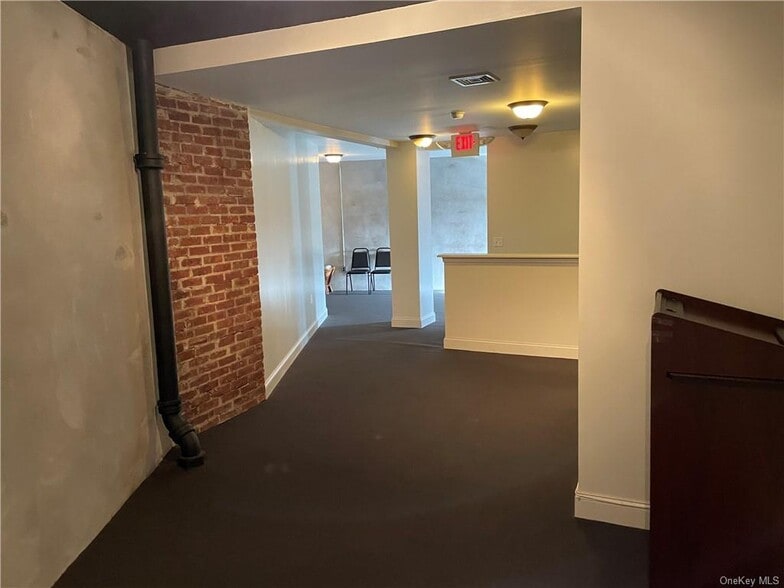 More Photos Of 42 Orchard St, Walden Freestanding For Sale