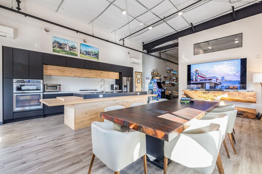 More Photos Of 3080 Airport Dr, Erie Flex For Sale