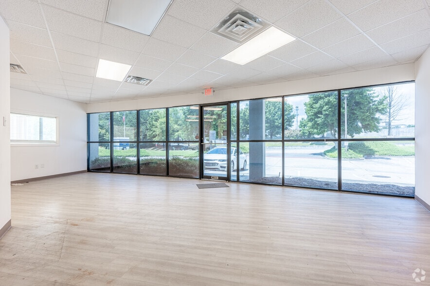 More Photos Of 6500 McDonough Dr, Norcross Showroom For Lease