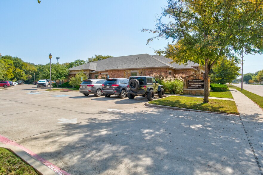 More Photos Of 7633 Bellaire Dr S, Fort Worth Medical For Sale