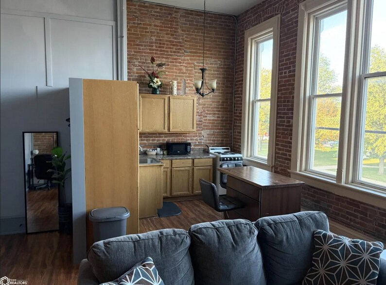 More Photos Of 104 N 16th St, Clarinda Hospitality For Sale