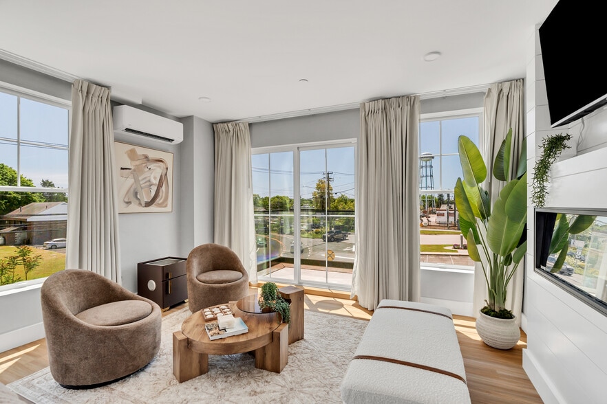 More Photos Of 32 Broadway Ave, Mystic Hotel For Sale