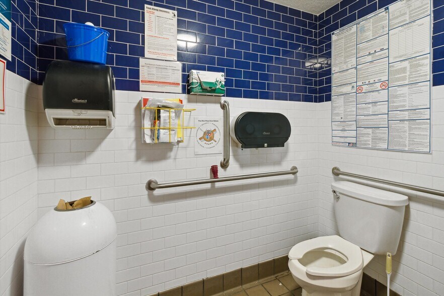 More Photos Of 1380 Wright Ave, Alma Freestanding For Sale