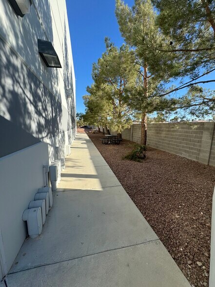 More Photos Of 2057 E Maule Ave, Las Vegas Warehouse For Lease