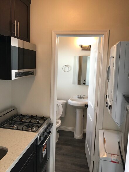 More Photos Of 31 N Parkwood Ave, Pasadena Apartments For Sale