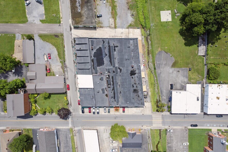 More Photos Of 307 S Depot St, Rogersville General Retail For Lease