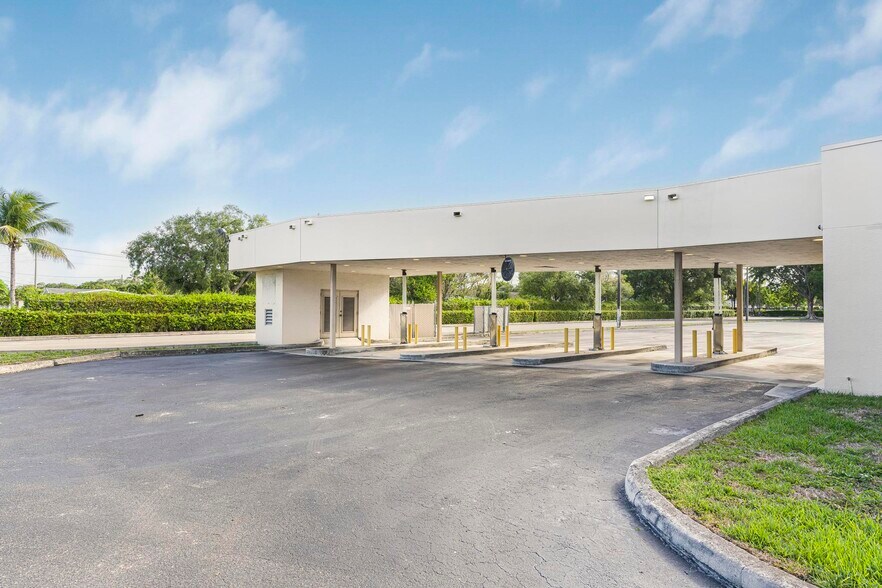 More Photos Of 1750 NE 8th St, Homestead Bank For Lease