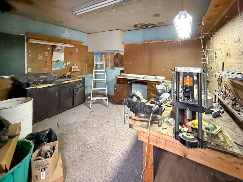 More Photos Of 820 Front St, Arriba Contractor Storage Yard For Sale