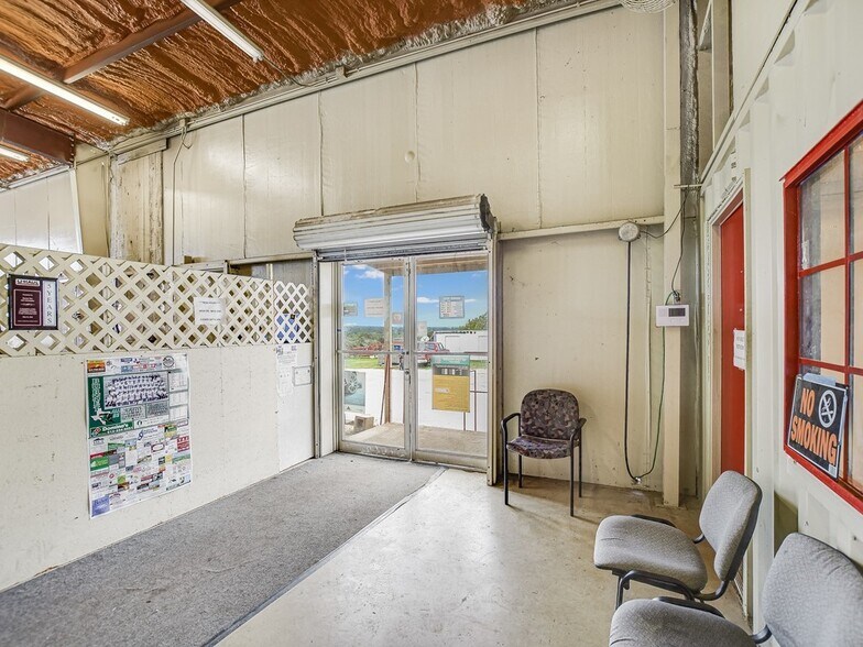 More Photos Of 2791 W State Highway 29, Burnet Auto Repair For Sale