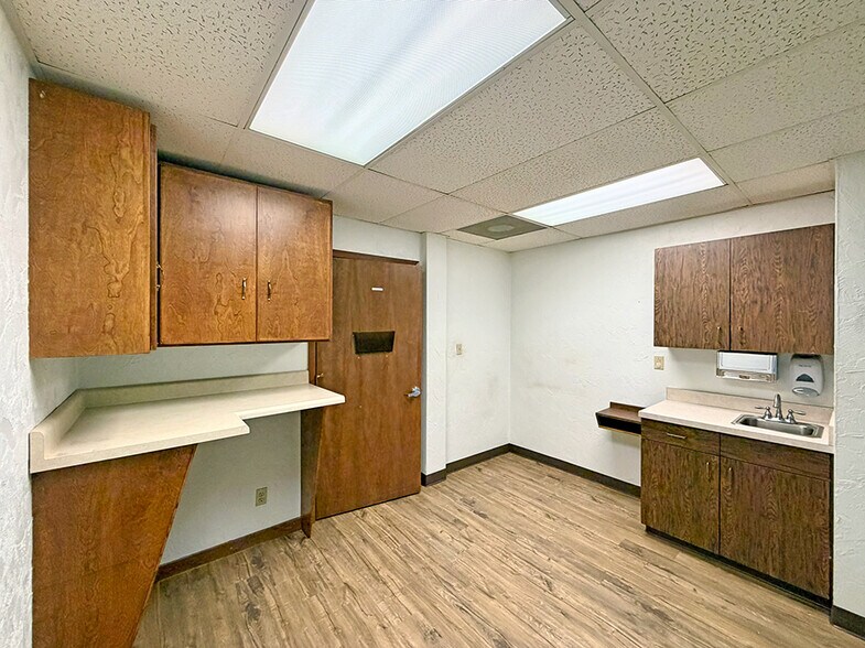 More Photos Of 531 Vandalia St, Collinsville Office For Sale