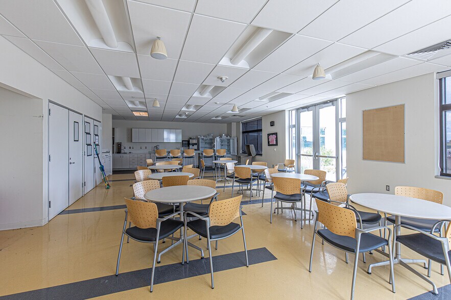 More Photos Of 380 Airport Rd, Ignacio Office Residential For Sale
