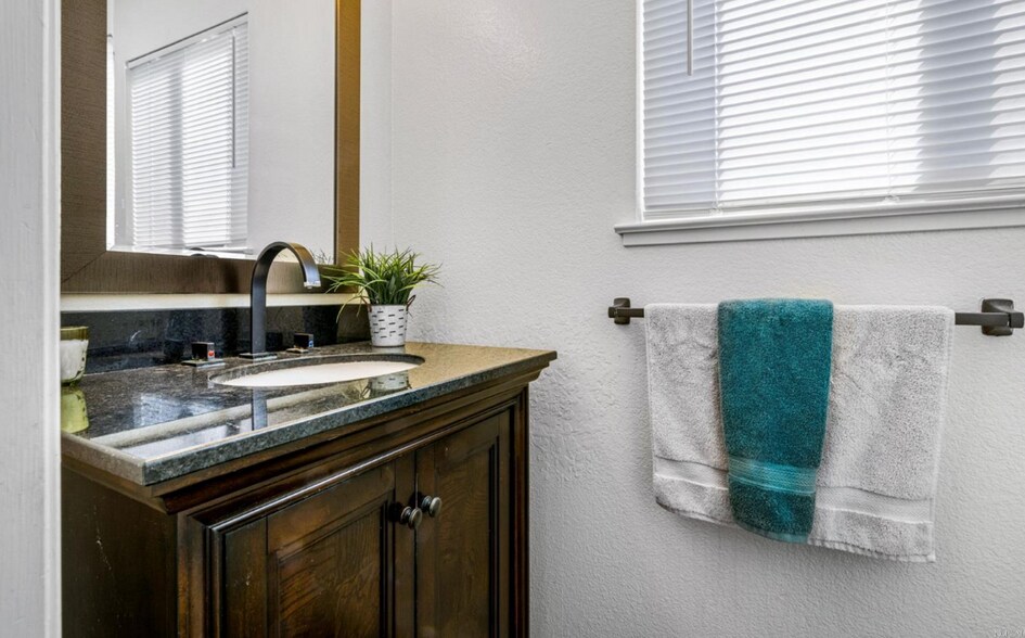 More Photos Of 2304 Donahue Ave, Santa Rosa Apartments For Sale