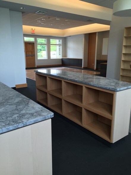 More Photos Of 245 Amity Rd, Woodbridge Storefront Retail Office For Lease