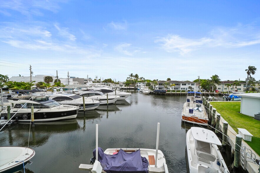 More Photos Of 4322-4334 E Tradewinds Ave, Lauderdale-by-the-Sea Loft Creative Space For Lease