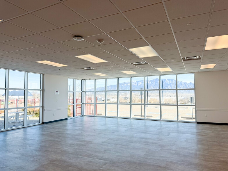 More Photos Of 4300 Sprint Blvd NE, Rio Rancho Office For Sale