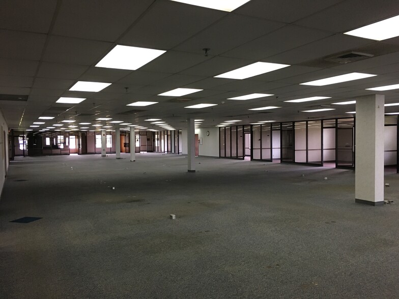 More Photos Of 29201 Aurora Rd, Solon Office For Lease