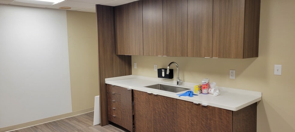 More Photos Of 5107 Summer Ave, Memphis Freestanding For Lease