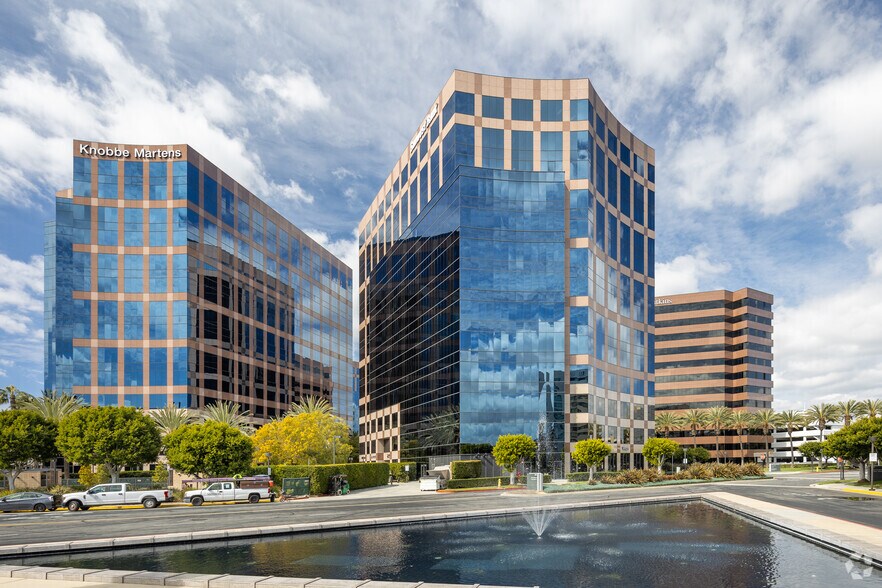 More Photos Of 2040 Main St, Irvine Unknown For Lease