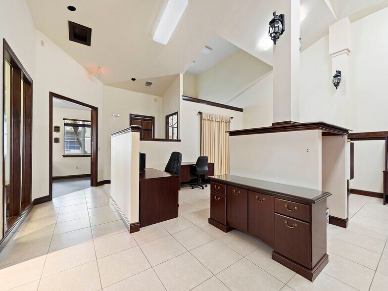 More Photos Of 11050 N Kendall Dr, Miami Loft Creative Space For Sale