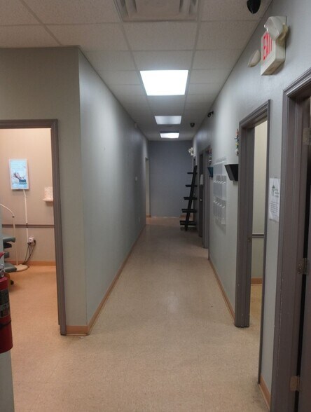 More Photos Of 10422 US Highway 301 S, Riverview Medical For Lease