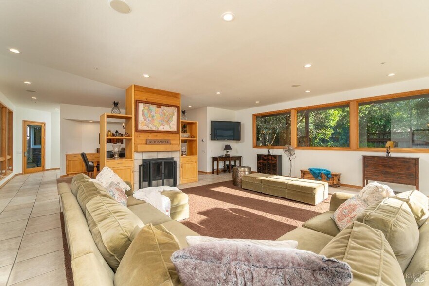 More Photos Of 8 Circle Rd, San Rafael Specialty For Sale