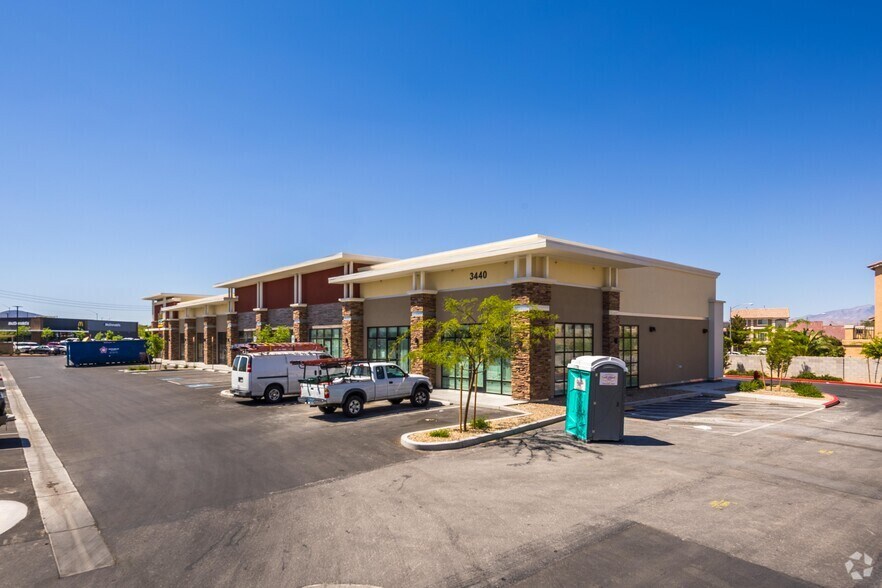 More Photos Of 10925 S Maryland Pky, Henderson Unknown For Lease