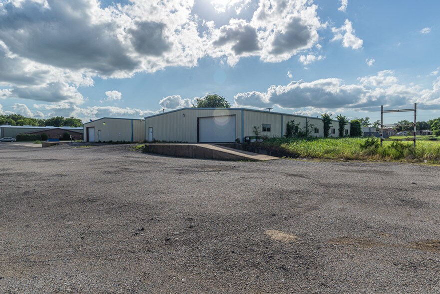 More Photos Of 311 S US Highway 69, Trenton Industrial For Sale